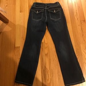 Curvy bootleg jeans