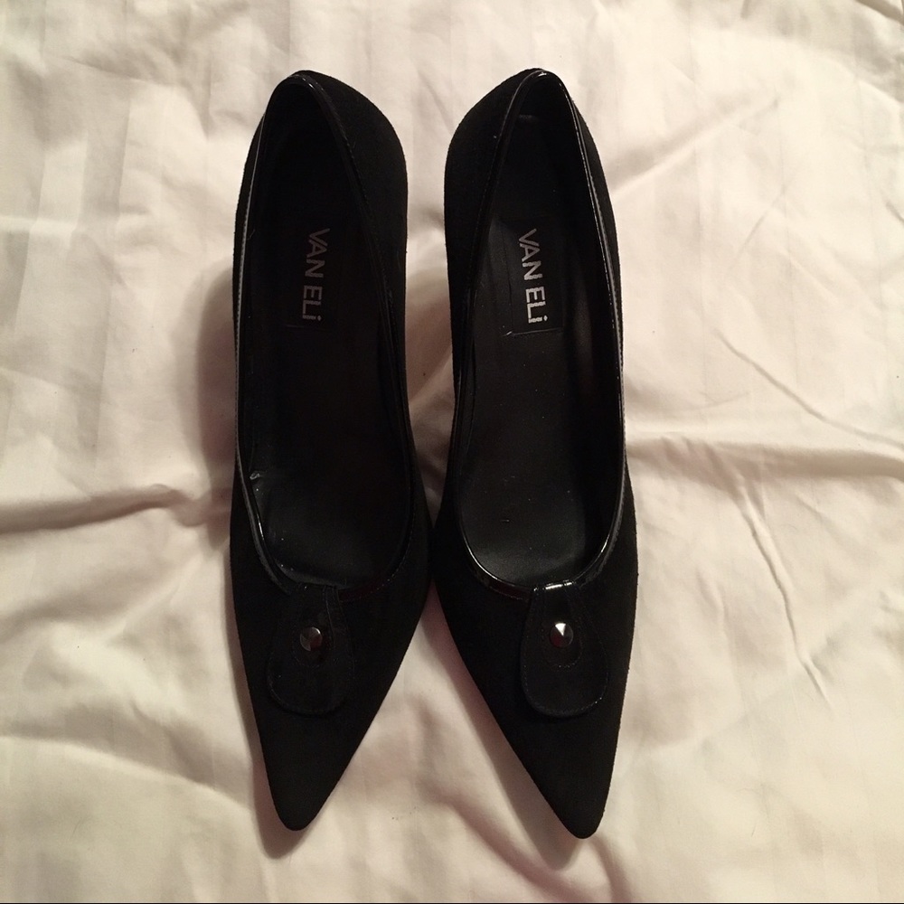 🌻🌻Vaneli black suede & patent trimmed heels