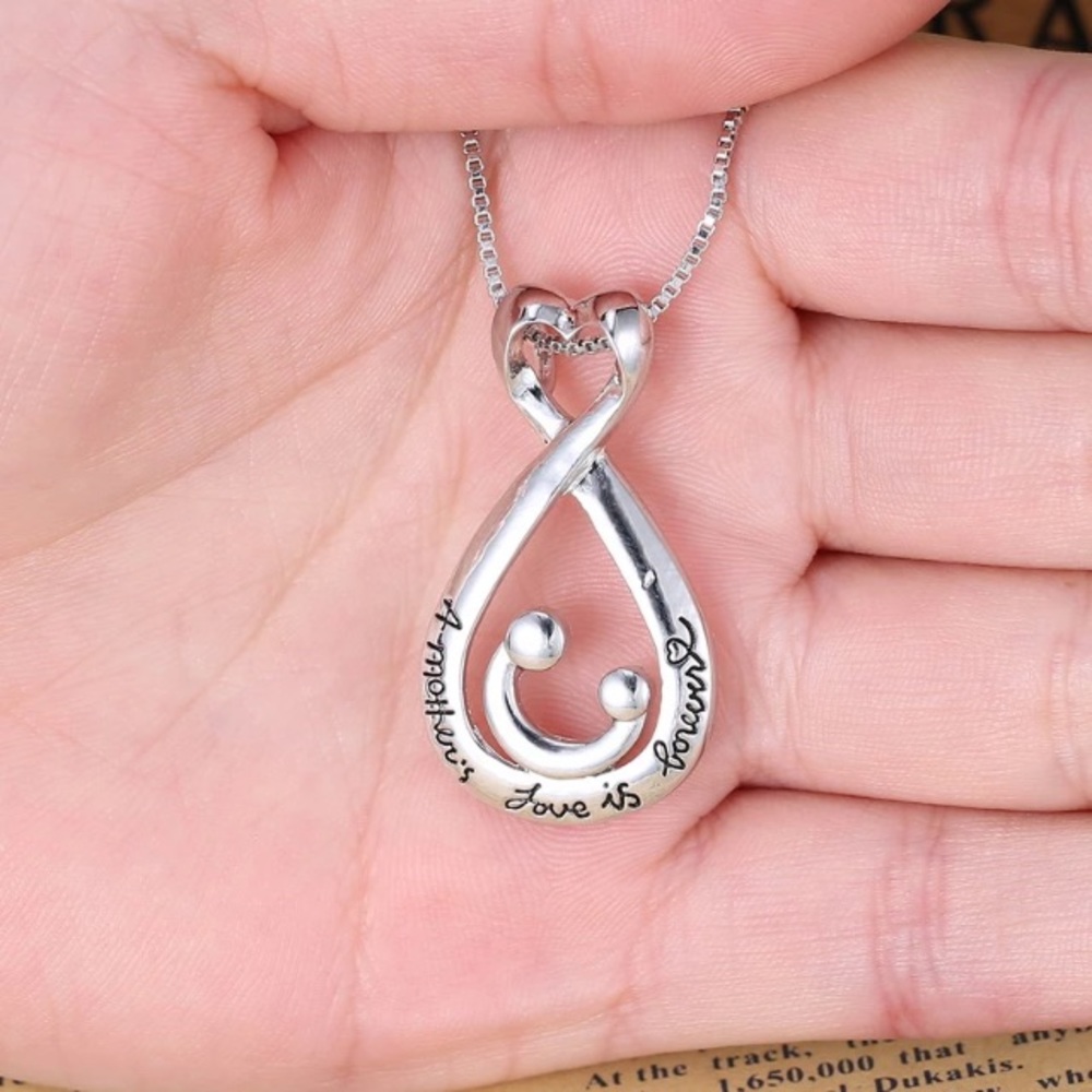🆕 Delicate Mothers Day Necklace!