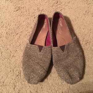 Tan chevron Toms with glitter