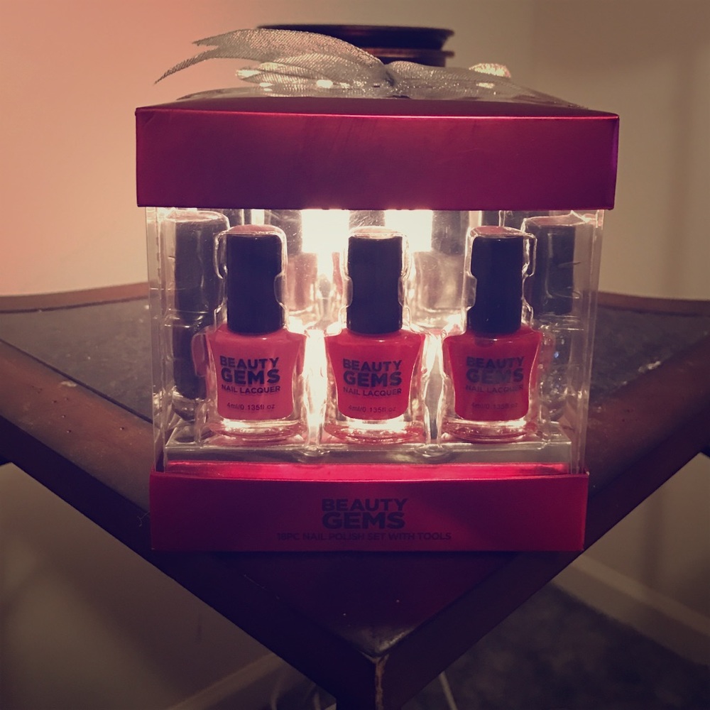 Nail Polish Set with Cuticle Care Kit.