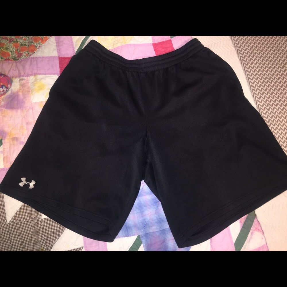 Men's size large under armour shorts