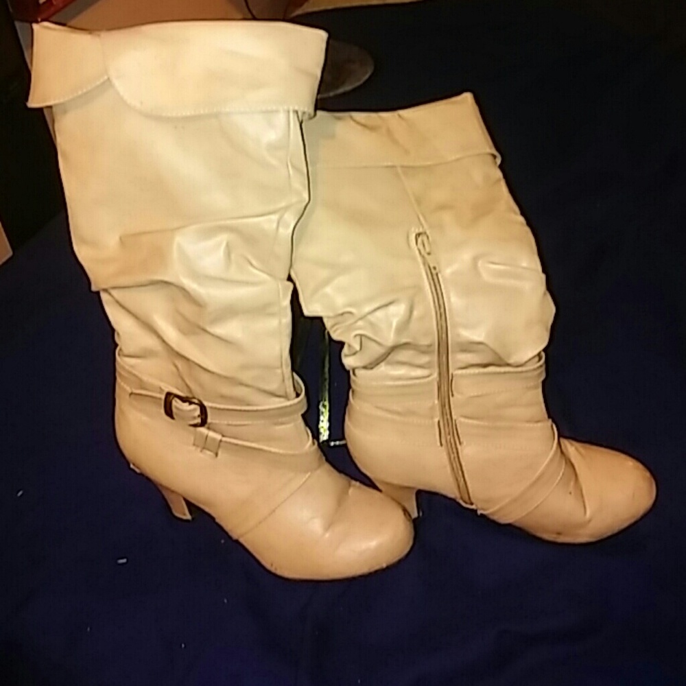 Beige boots