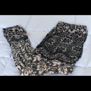 Plus Size buttery soft leggings!!! 💋