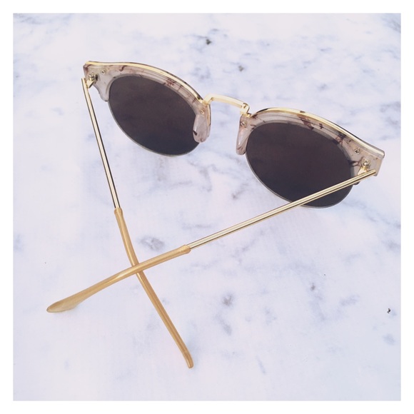 Flash Sale- Marble Aviator Sunglasses - Picture 3 of 4