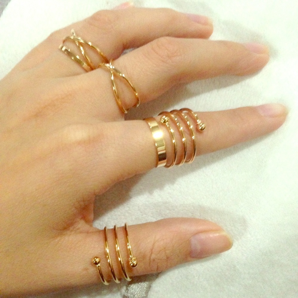 NEW- Stackable rings set 💍