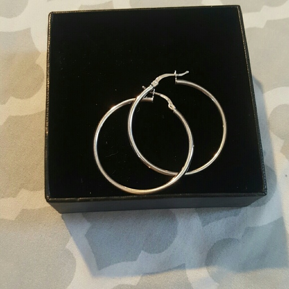 Silver hoop earrings - Picture 2 of 4