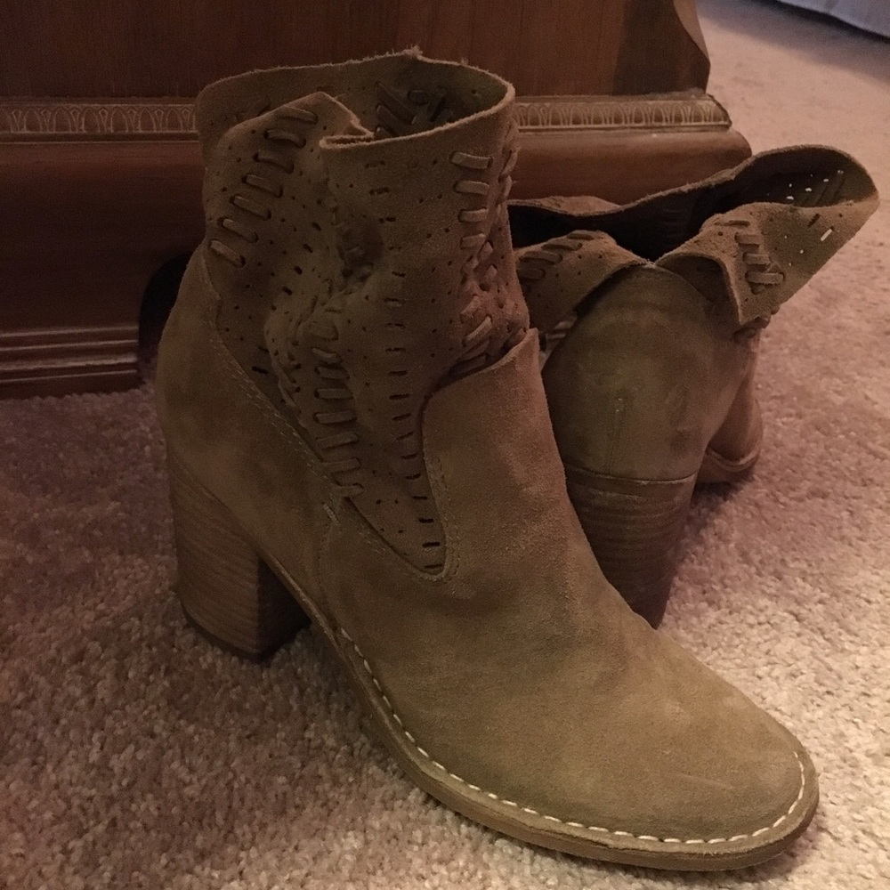 Dolce Vita- Landon Booties