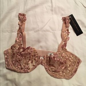 🌻🌻Donna Karan beige lace 36D underwire bra