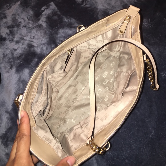 MK Chain Tote - Picture 3 of 4