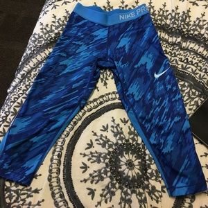 GIRLS NIKE PRO CROP LEGGINGS