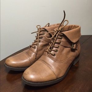 STEVE MADDEN "STINGGER" BOOTS IN COGNAC SIZE 7.5