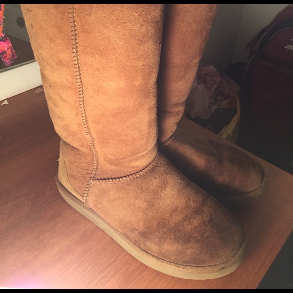 UGG BOOTS