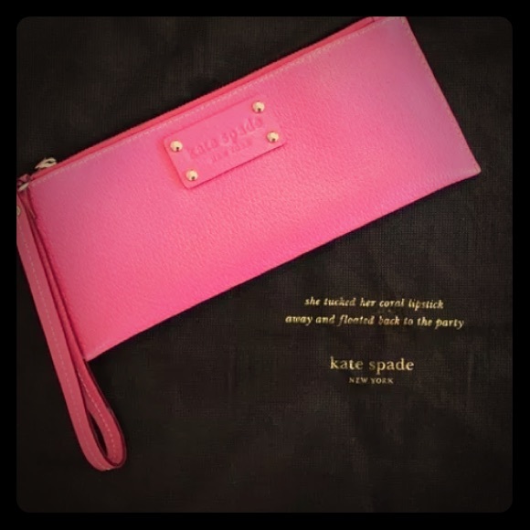 Kate spade wristlet - Picture 1 of 3