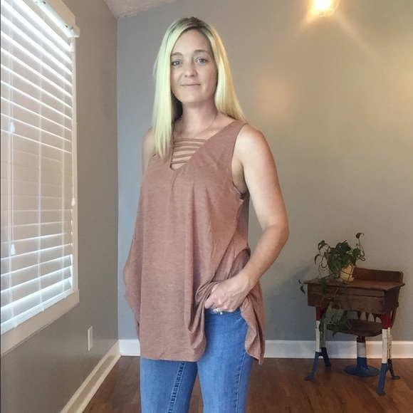 Cut Out front Tank Top - Picture 3 of 5