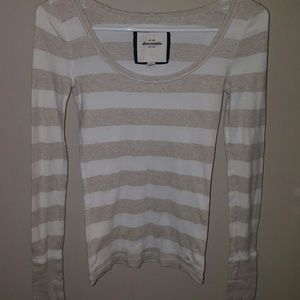 Cute ambercrombie long sleeve tee
