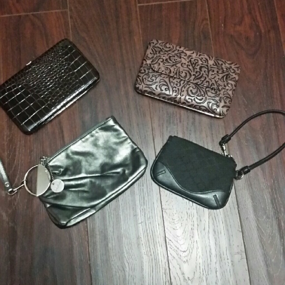 Lot of 2 wallets and 2 wristlets - Picture 2 of 2