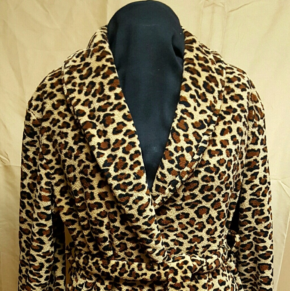 CURVES - LEOPARD PRINT ROBE (size Med)