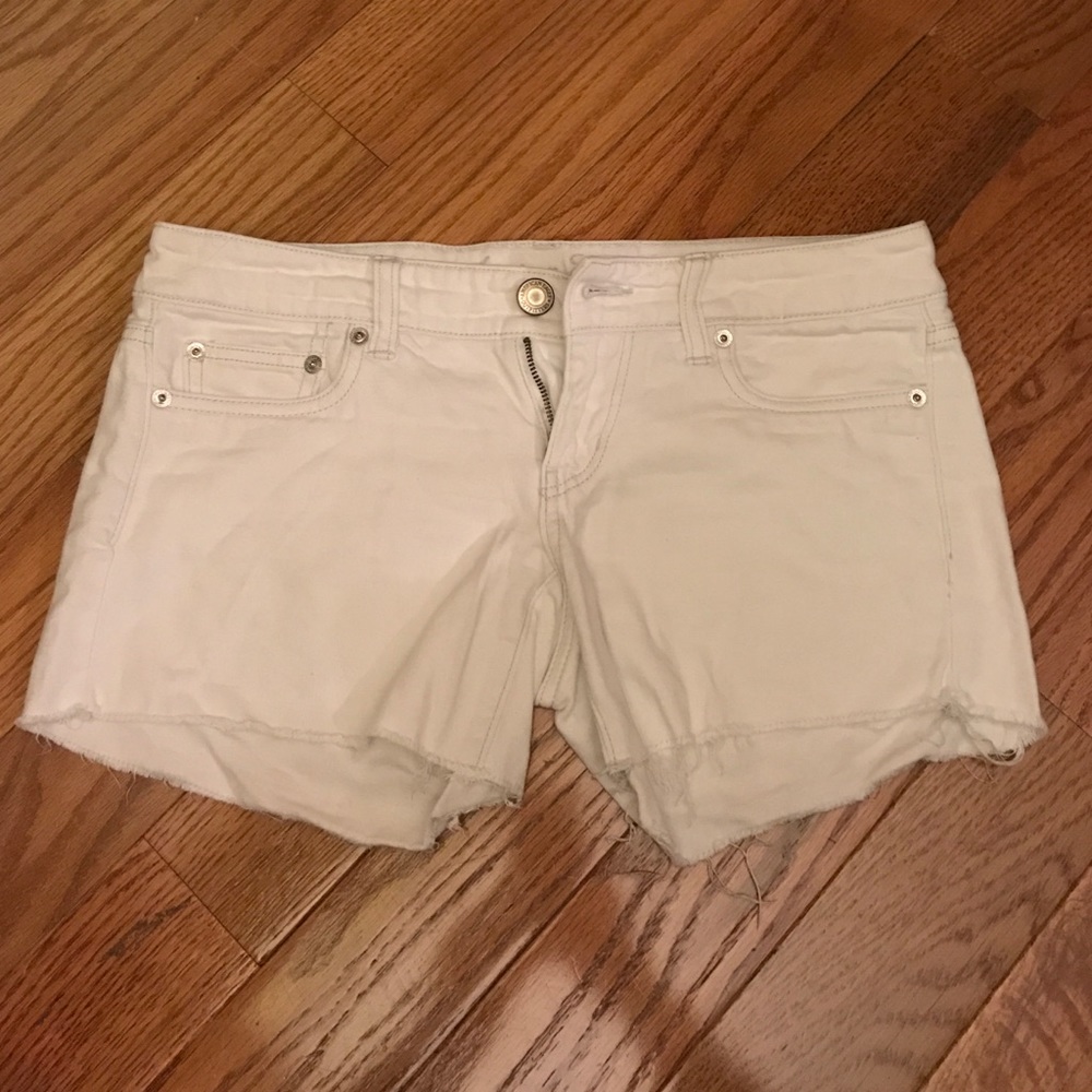 White American eagle shorts