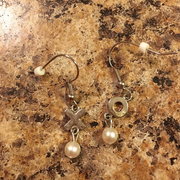 X's and O's dangly earrings - Picture 2 of 2