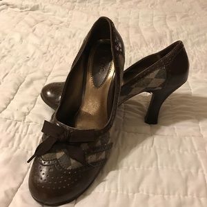 EUC Men's wear like heels size 9