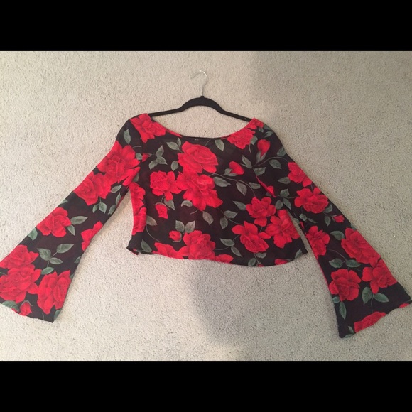 Beautiful rose patterned blouse - Picture 1 of 3