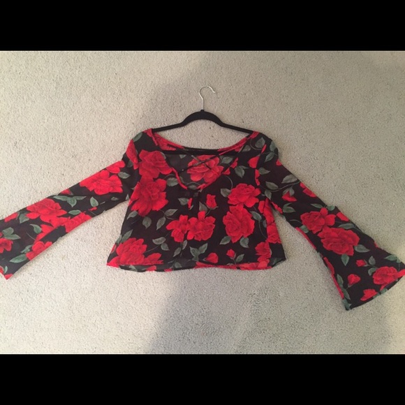 Beautiful rose patterned blouse - Picture 2 of 3