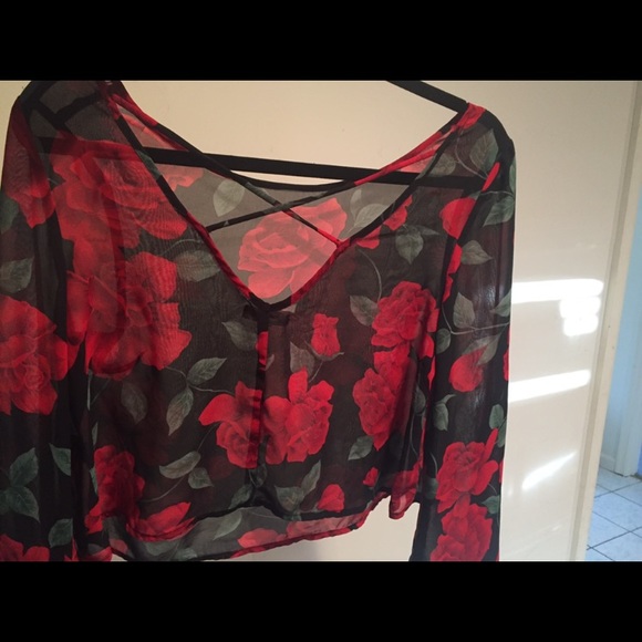 Beautiful rose patterned blouse - Picture 3 of 3