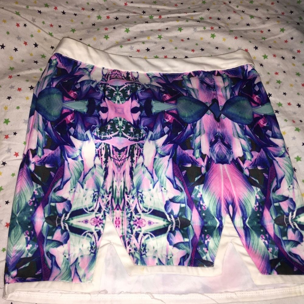 Pattern mini skirt