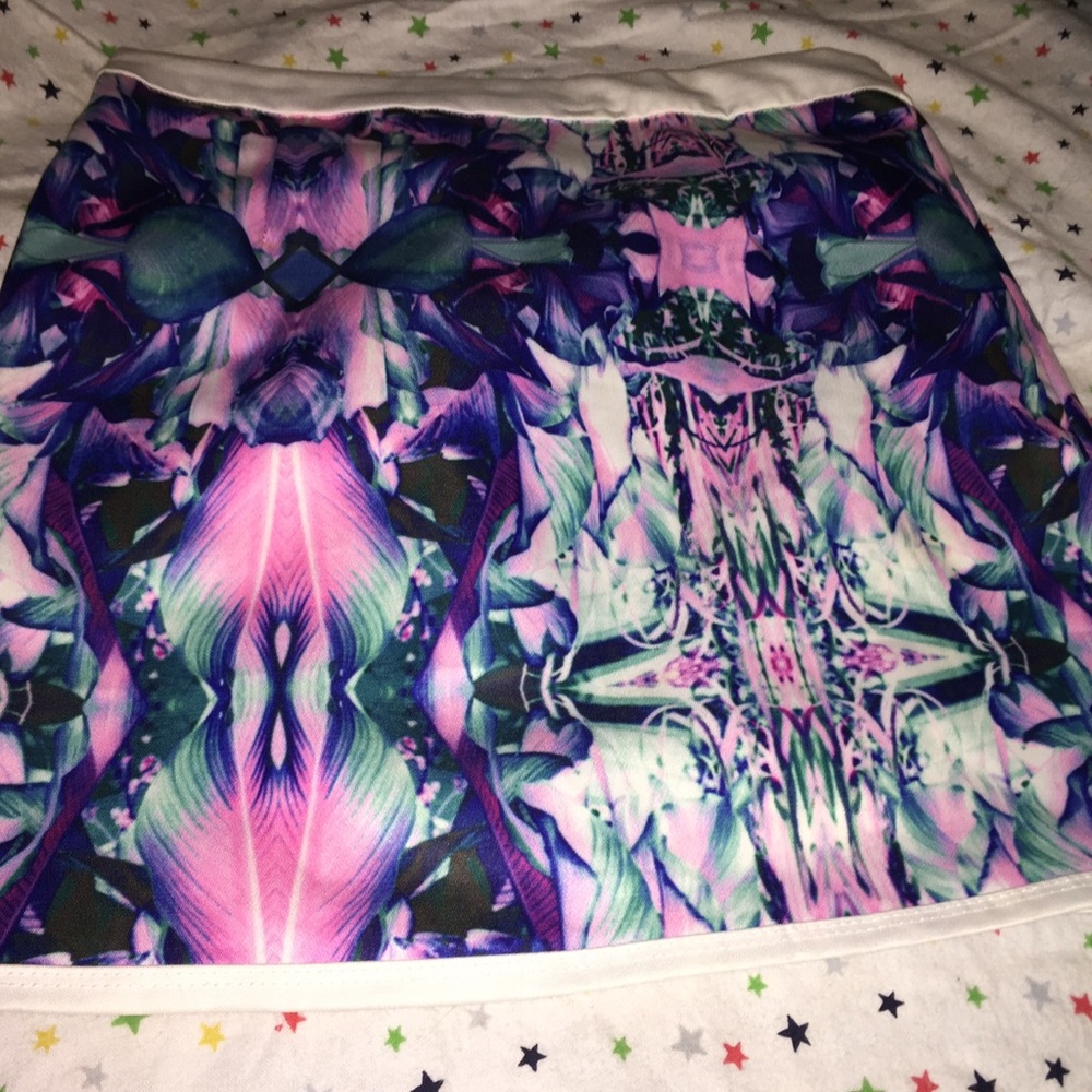 Pattern mini skirt - Picture 2 of 4
