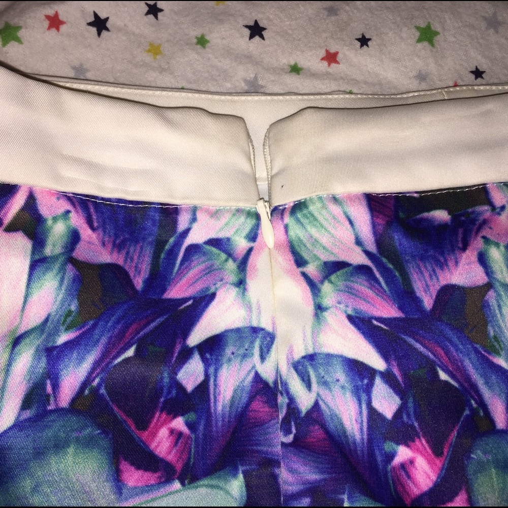 Pattern mini skirt - Picture 3 of 4