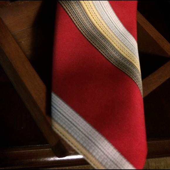Gorgeous red and greys tie - Picture 2 of 2