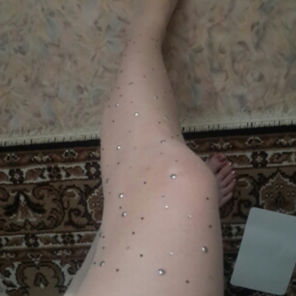 Get it ! ! You Are the Queen of the Party - Picture 3 of 4