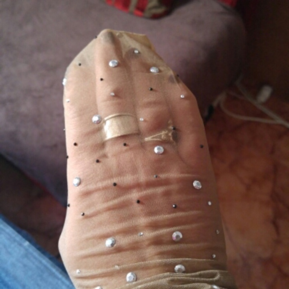 Get it ! ! You Are the Queen of the Party - Picture 2 of 4