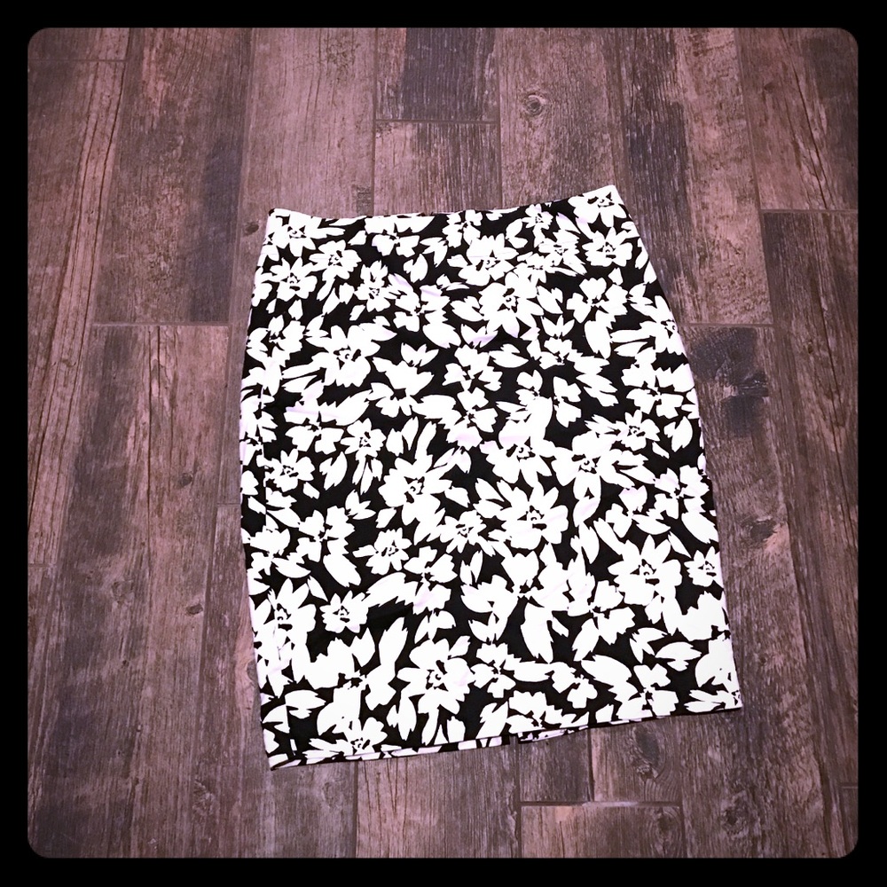 Ann Taylor Loft pencil skirt, cotton, Size 8