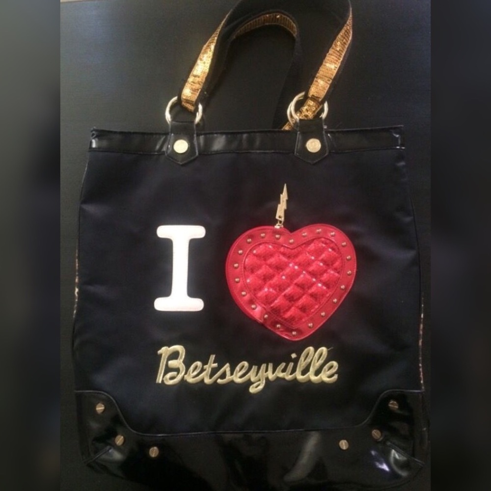 BOGO Big Betsey Johnson Bag ❤️