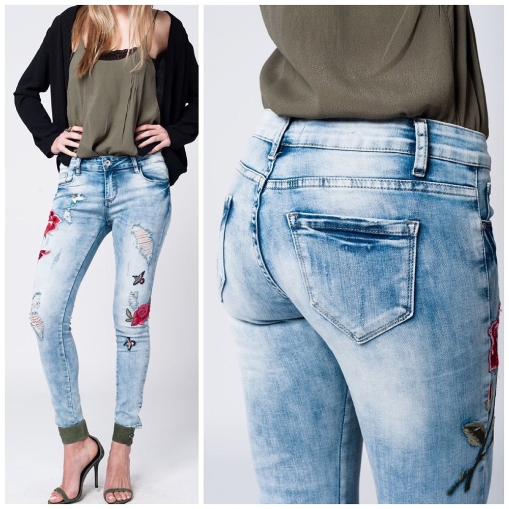 🌸Distressed Embroidered Jeans - Picture 2 of 8
