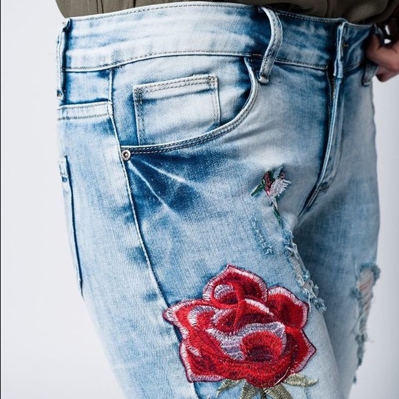 🌸Distressed Embroidered Jeans - Picture 4 of 8