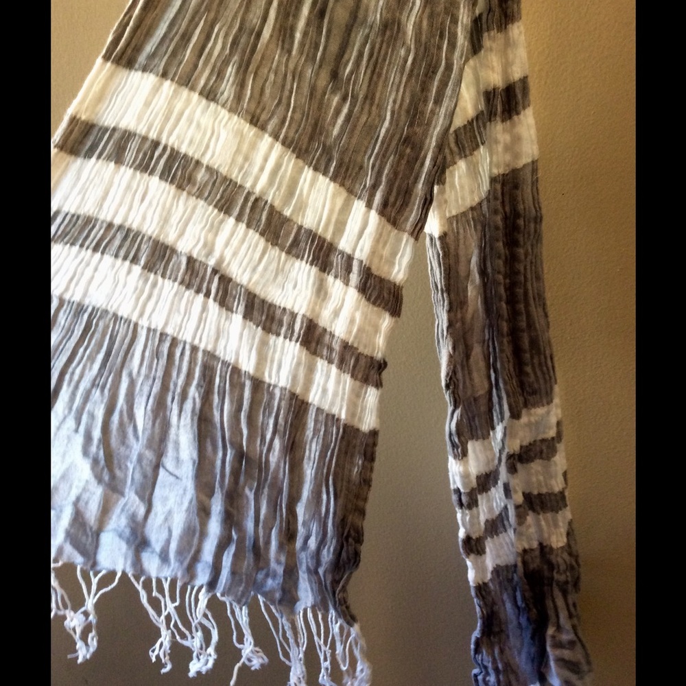 Abercrombie and Fitch Striped Grey White Scarf