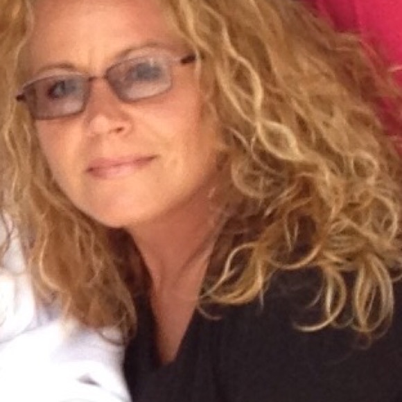 Meet your Posher, Annemarie - Picture 1 of 1