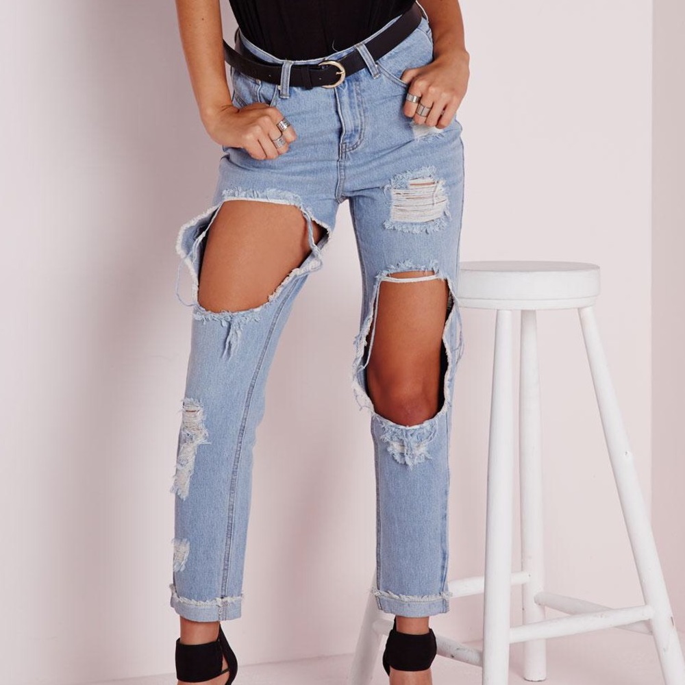 Extreme ripped Mom Jeans