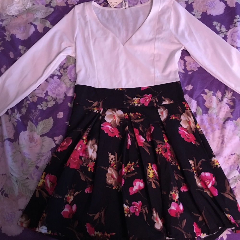 Long sleeve floral mini dress size small