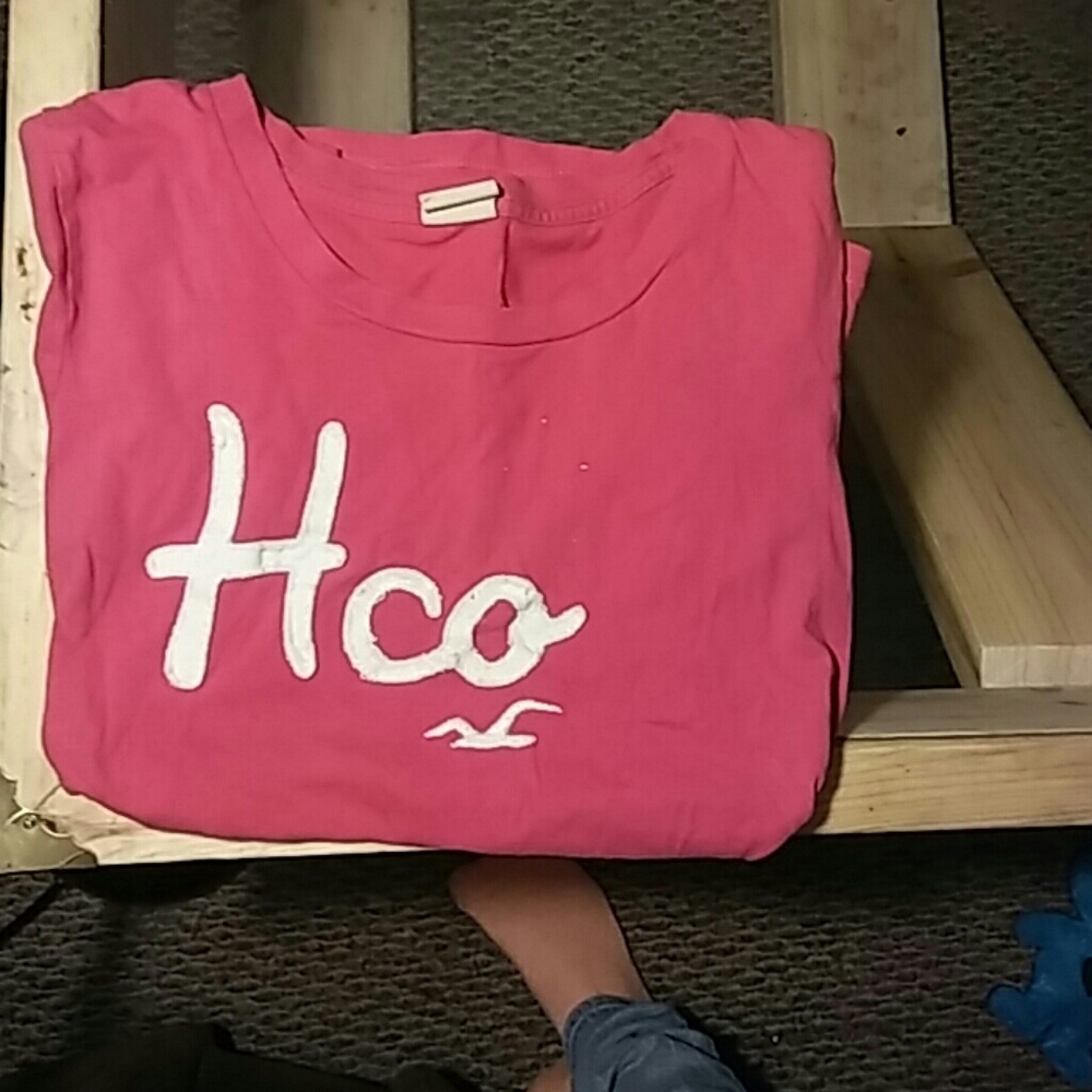 Hollister tee