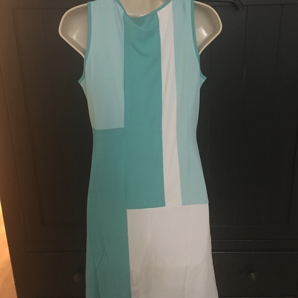 Sleeveless patch tunic dress - Picture 2 of 3