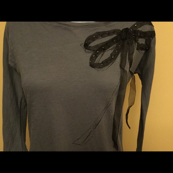 SOLD 💲FLASH SALE Grey Blouse with Large Bow - Picture 2 of 4