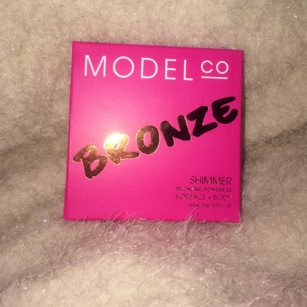 NWT Model Co shimmer bronzer