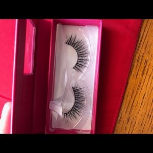 False eyelashes