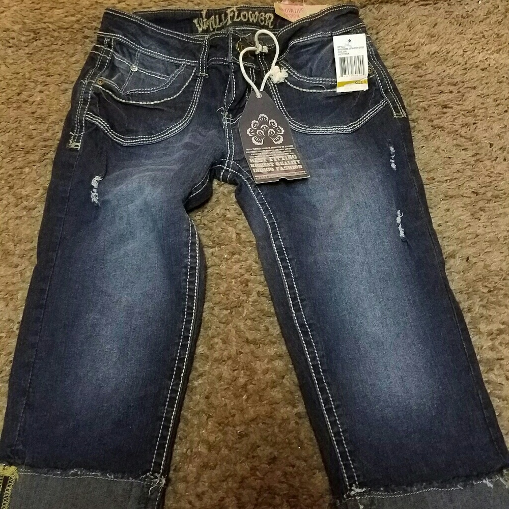 Wall flower Juniors size 3 Capri Jeans