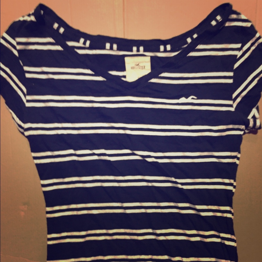 Striped v-neck tee