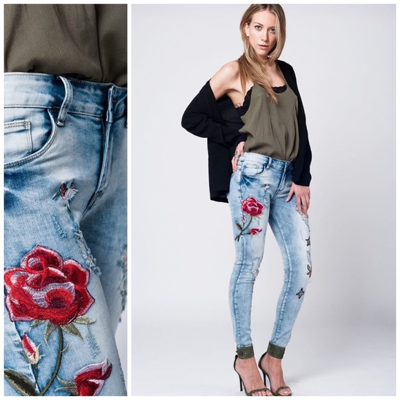 SOLD 🌸🆕 Embroidered Jeans - Picture 4 of 8
